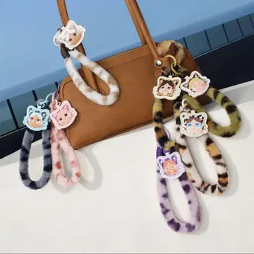 crybaby wild but cutie 스트랩 1개