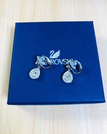 새상품급 스와로브스키 Swarovski Sentation 귀찌