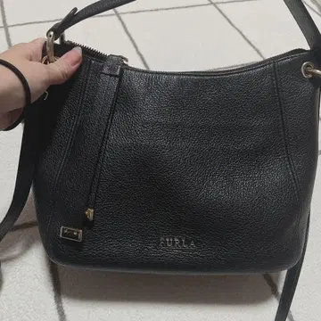 FURLA 블랙 가죽 숄더백 훌라 2way 숄더백