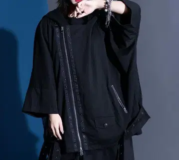 AdaNous [ 아다나스 ] 늘어뜨리는 라이더스 스타일 후드티 블랙