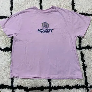 MOUSSY 연보라 자수 로고 T셔츠