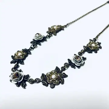 미하엘 네그린 장미 모티브 목걸이 A