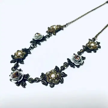 미하엘 네그린 장미 모티브 목걸이 A