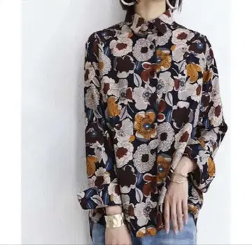 안티카 꽃무늬 올 패턴 긴팔 셔츠 카라 부착 버튼 레트로