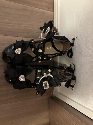 LIZ LISA 블랙 플랫폼 힐