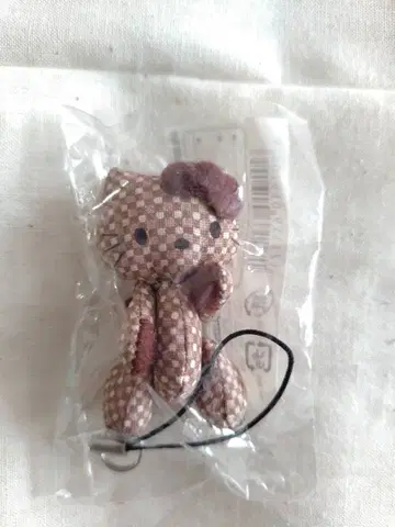 헬로키티 브라운 테디베어풍 체크 무늬 스트랩 포함