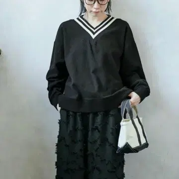 써니클라우드 마녀의 V넥 상의