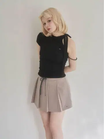 andmary Rain pleats mini skirt