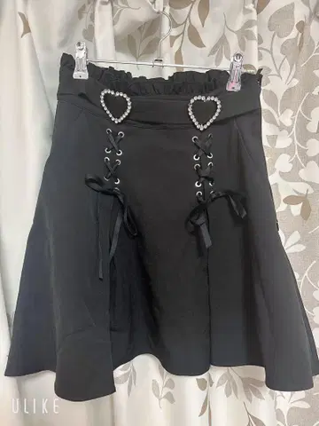 플레어 스커트 블랙 하트 장식