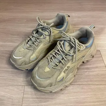FILA 베이지 스니커즈 25cm