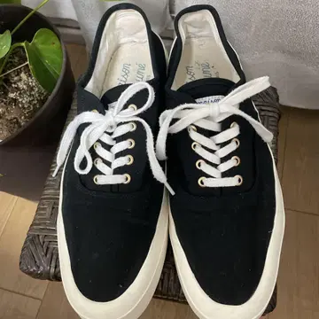 메종 키츠네 블랙 스니커즈