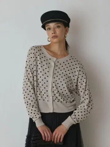 그레이스 콘티넨탈 베이지 도트 무늬 긴팔 가디건