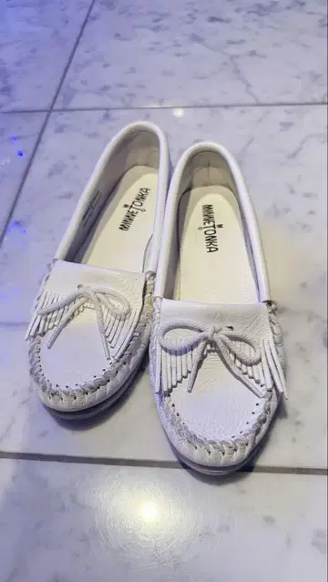 가격 인하 가능 MINNETONKA 화이트 로퍼 8