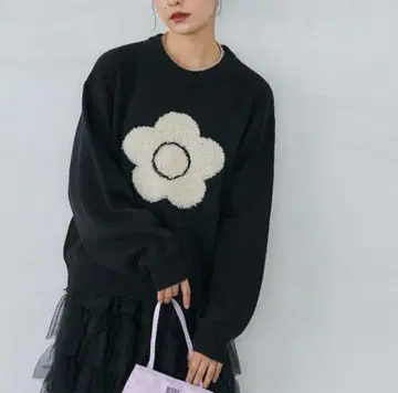 마리콴트 상아라 플라워 모티브 아트 자카드 니트 블랙