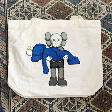 UNIQLO x KAWS 콜라보 토트백 유니클로 한정판 완판템