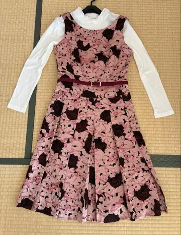 엘리자(구 해롯) 아주 고급 원단의 원피스 새상품급입니다