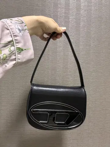 블랙 타원형 숄더백