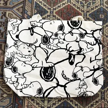UNIQLO x KAWS x SNOOPY 콜라보 토트백 화이트