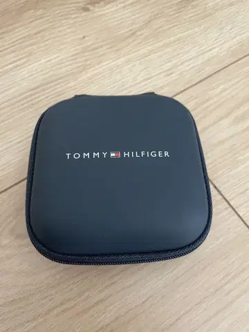 TOMMY HILFIGER 목걸이 케이스 포함