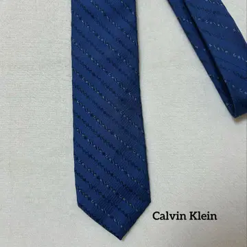 Calvin Klein 네이비 스트라이프 넥타이