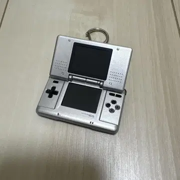 닌텐도 뮤지엄 키링 DS