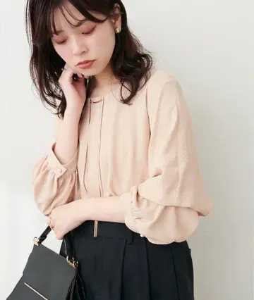 새상품급* 골드바 장식 소매 주름 2WAY 블라우스 베이지 내추럴 꾸뛰르