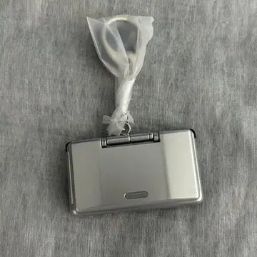 닌텐도 뮤지엄 한정판 게임 하드 키링 DS
