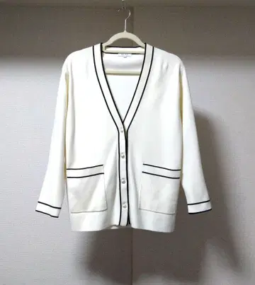 플라스테 아이보리 V넥 가디건