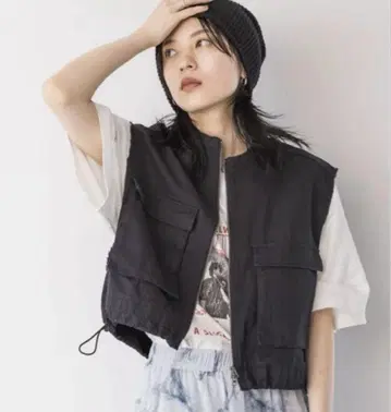 지나시스 포켓 숏 베스트 새상품급 블랙 JEANASIS