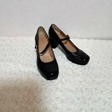 새상품급 키다리 아저씨 스트랩 펌프스 24.5cm 2810203 블랙
