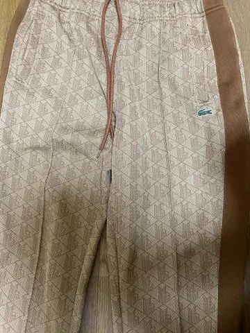 Lacoste 모노그램 조거 팬츠