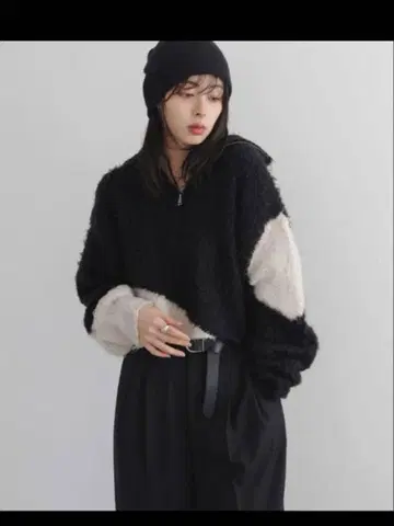 LIAN 뉘앙스 패턴 하프 지퍼 니트