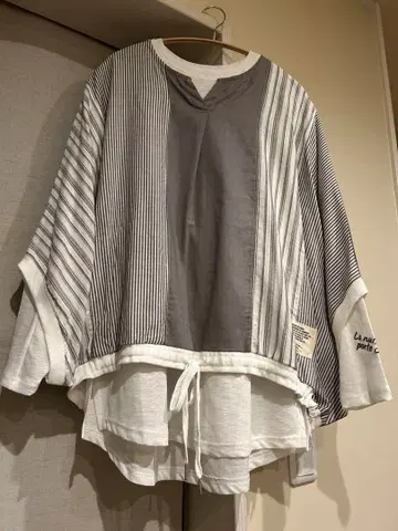 택 포함 새상품 보이즈룸 돌먼 블라우스 레이어드 스트라이프