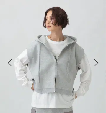 그레이 후드 부착 숏 기장 후드티