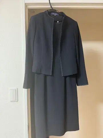 수험용 다크 블루 자켓과 원피스 세트