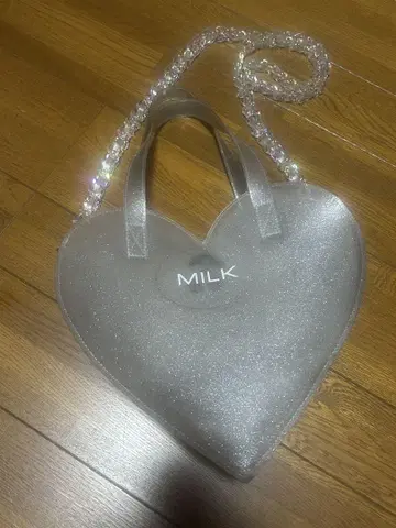 MILK 실버 하트형 숄더백