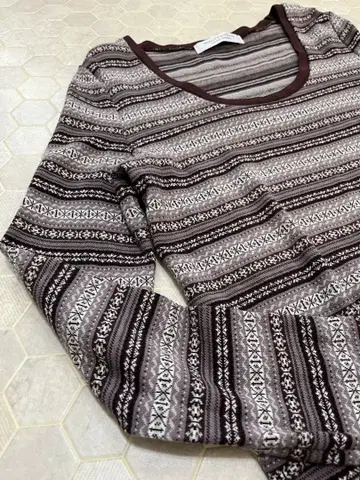 새상품급 유나이티드 애로우즈 뷰티앤유스 긴팔 니트 패턴 스웨터