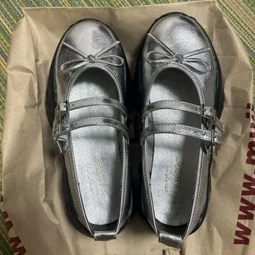 메탈릭 실버 발레 슈즈 리본 포함