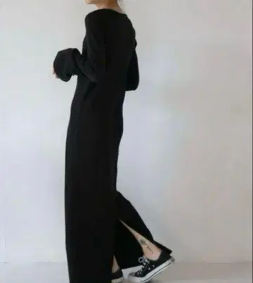 인기 Ungrid 플레어 슬리브 골지 핏 원피스 블랙