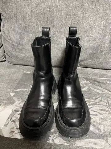 MOUSSY 블랙 가죽 사이드 고어 부츠 통굽