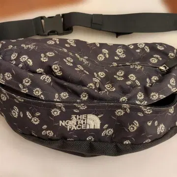 THE NORTH FACE 꽃무늬 웨스트 파우치