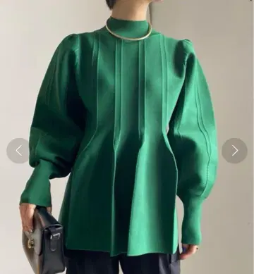 CONSTRUCTIVE KNIT TOP