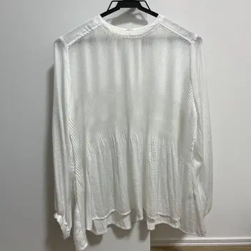 ACUTA 화이트 블라우스