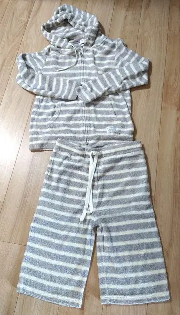 젤라또피케 남성용 그레이 화이트 보더 무늬 후드티 상하의