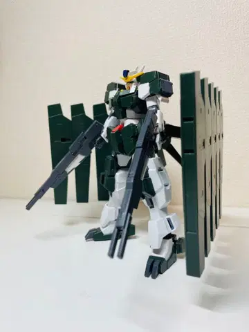 HG 1/144 건담 사바냐 (조립 완료)