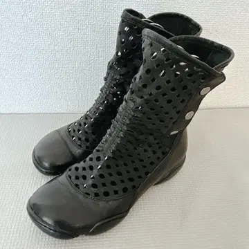 jiu 자우 t.b 펀칭 가죽 숏부츠 22.5cm