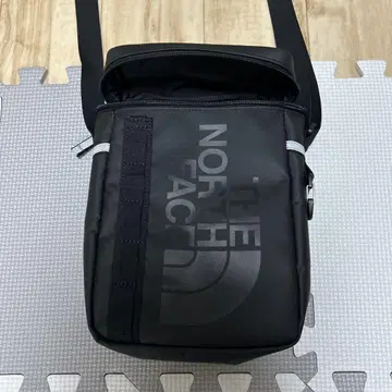 THE NORTH FACE 블랙 숄더백