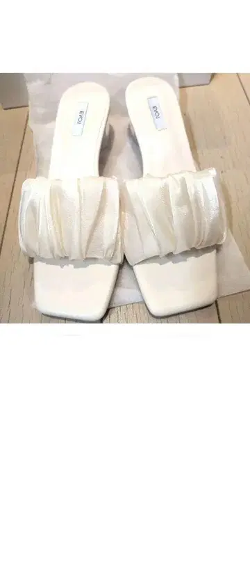 이볼 샌들 화이트
