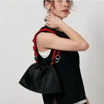 BEAUTY&YOUTH LEVERNIS 코드 드로스트 숄더백 블랙