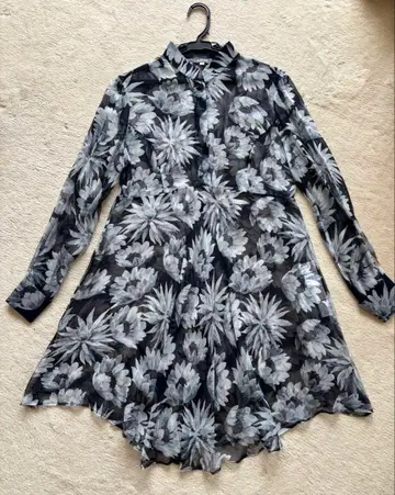 BALLY 네이비 꽃무늬 실크 쉬폰 원피스(롱 블라우스), 스톨